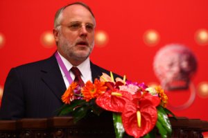 杜邦全球副总裁苗思凯在会上谈品牌立异与企业