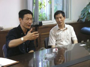 郑砚农与智扬公关公司员工开铺座谈