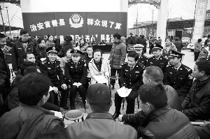 各地民警开展形象公关专家称规范执法是根本